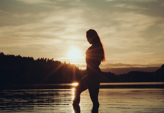 bikini-woman-sunset-jemina08